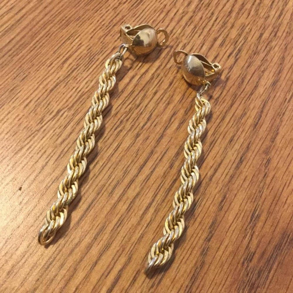Clip dangle chain earrings